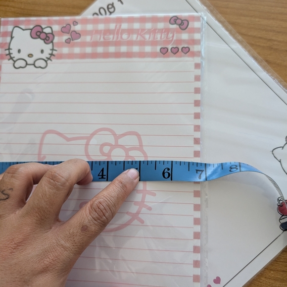 NEW - Hello Kitty Notepad Set - Picture 3 of 3